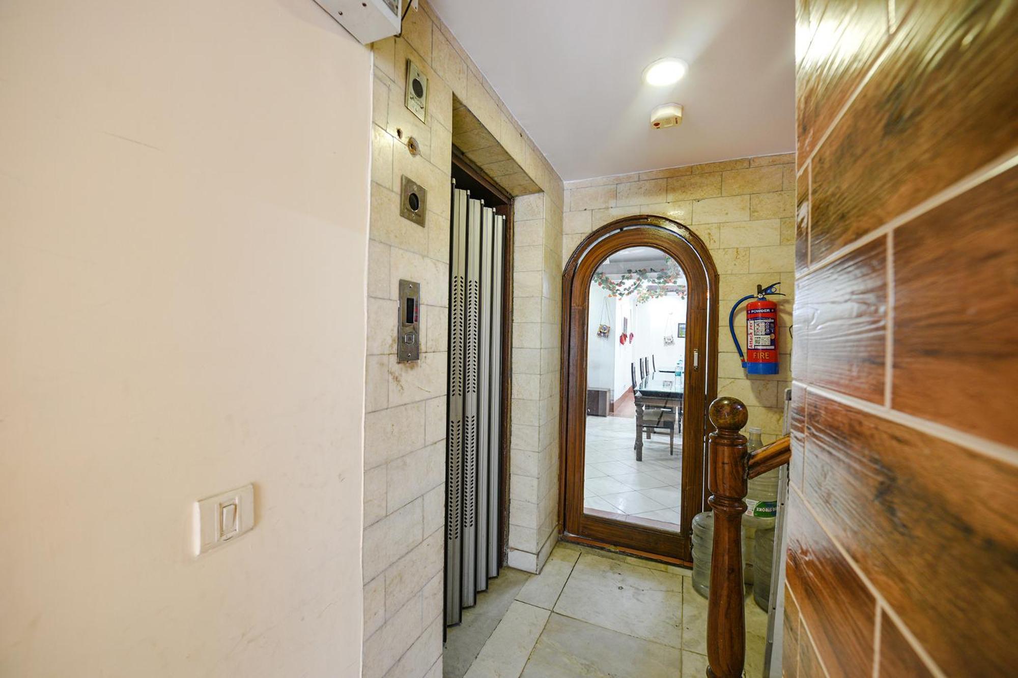 Fabhotel Swiss International Patel Nagar Нью-Дели Экстерьер фото